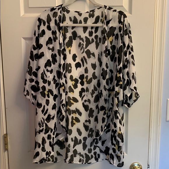 Source Unknown Sweaters - Chic Black, Tan, and White Animal Print Kimono